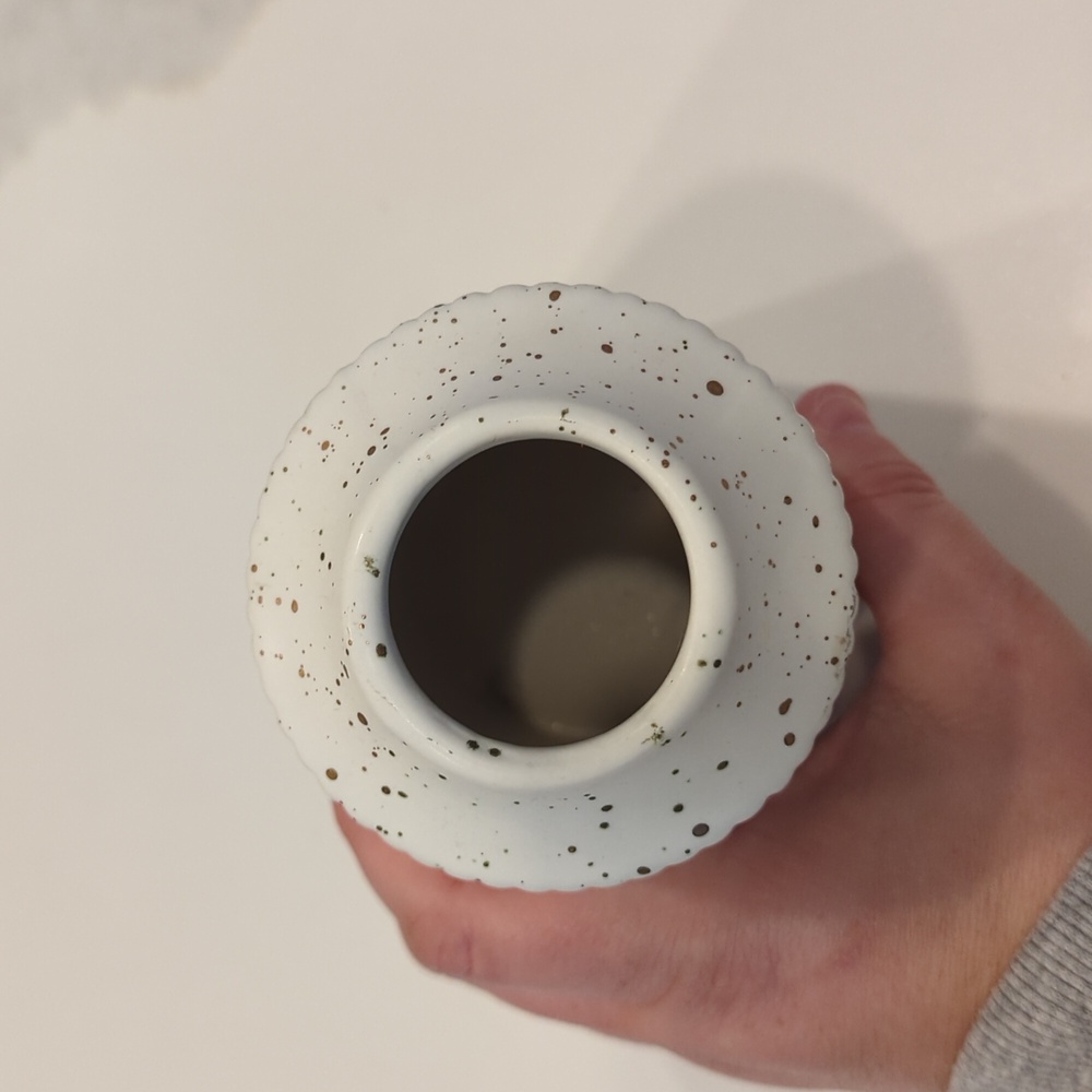 Speckled White Ceramic Vase - Picture 4 of 6